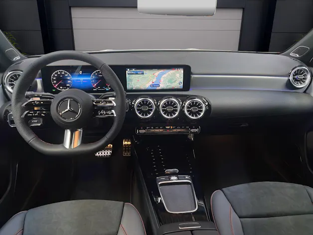 Mercedes-Benz A 220 4MATIC AMG Line