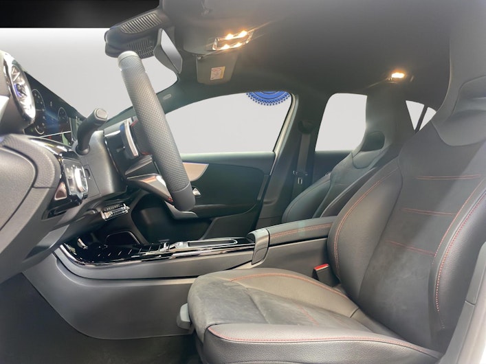 Vehicle image MERCEDES-BENZ A 220