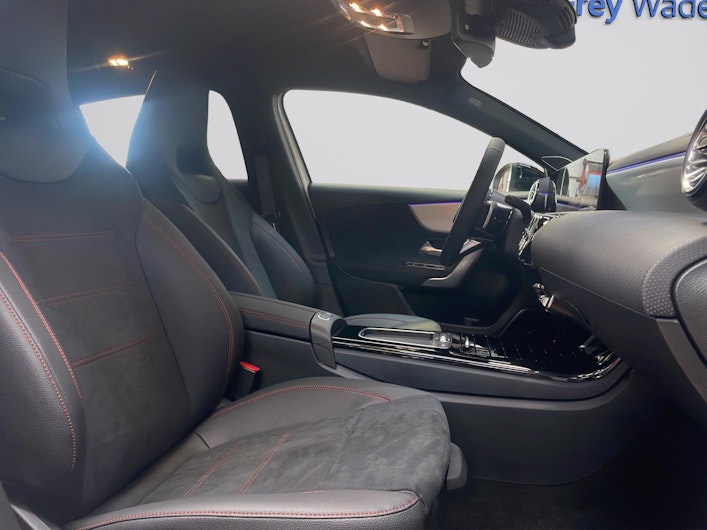 Vehicle image MERCEDES-BENZ A 220