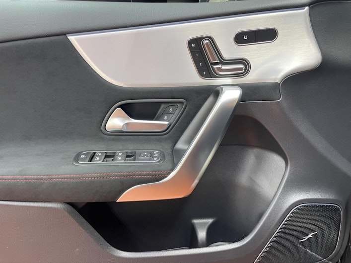 Vehicle image MERCEDES-BENZ A 200