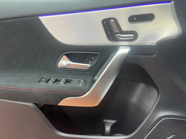 Mercedes-Benz A 220 4MATIC AMG Line