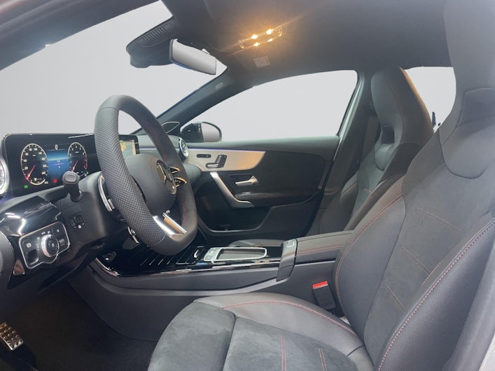 Vehicle image MERCEDES-BENZ A 220