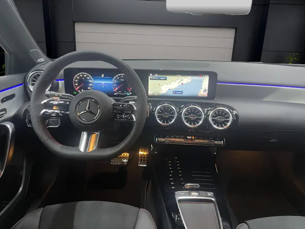 Mercedes-Benz A 220 4MATIC AMG Line