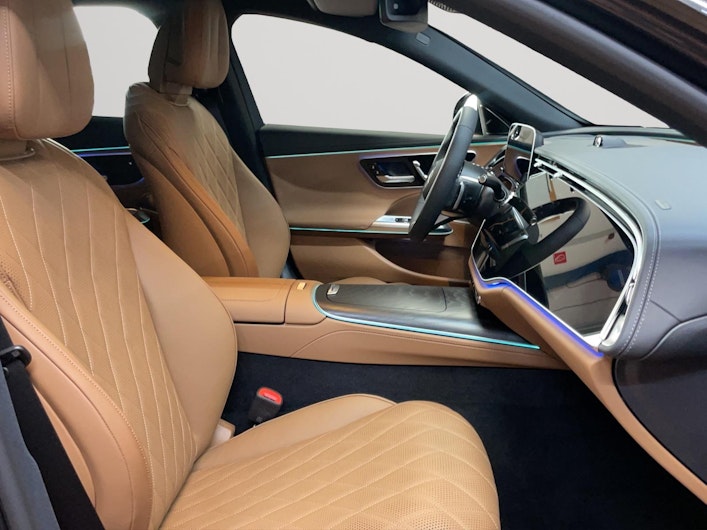 Vehicle image MERCEDES-BENZ E 220