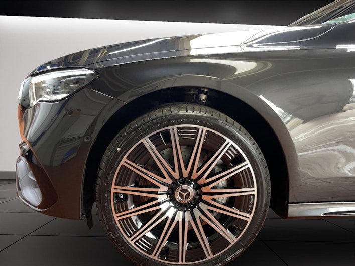 Vehicle image MERCEDES-BENZ E 220