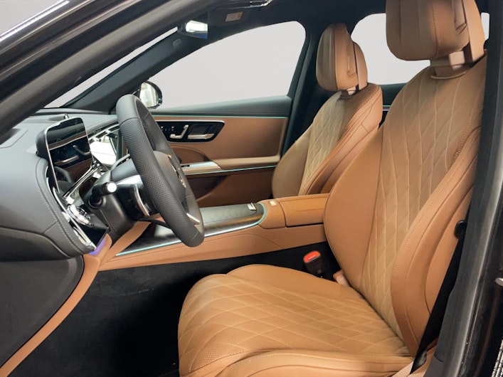 Vehicle image MERCEDES-BENZ E 220