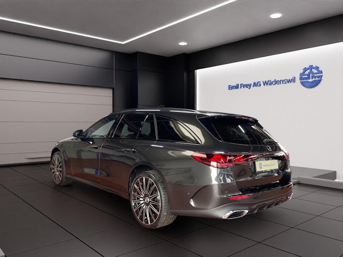 Vehicle image MERCEDES-BENZ E 220