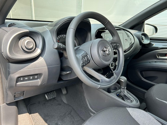 Vehicle image 7