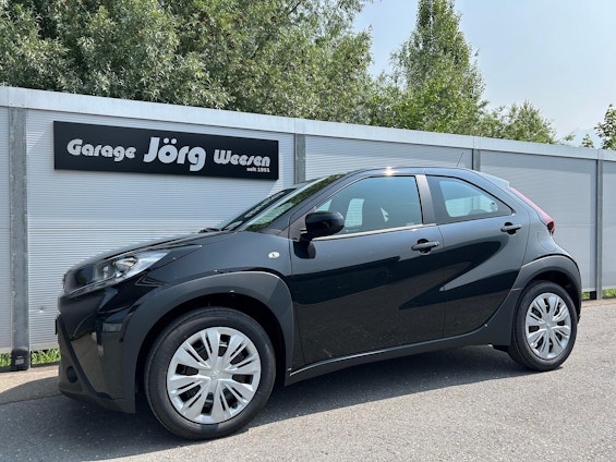 First vehicle image