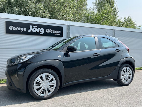 First vehicle image