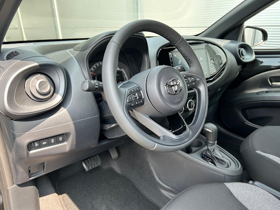 Vehicle image 7