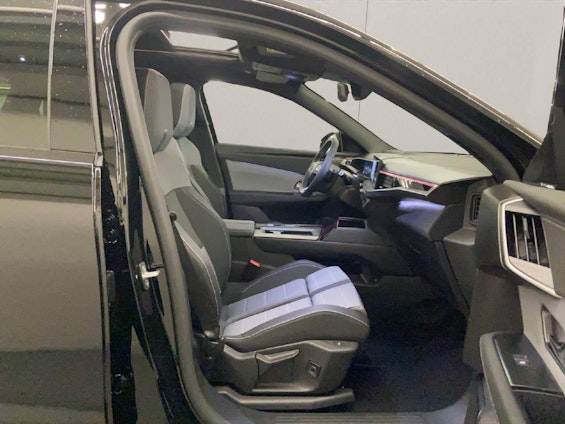 Vehicle image 11 Vehicle image 11