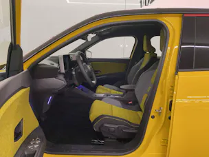 Renault 5 E-TECH iconic five