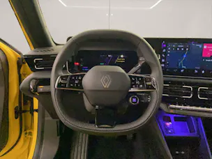 Renault 5 E-TECH iconic five