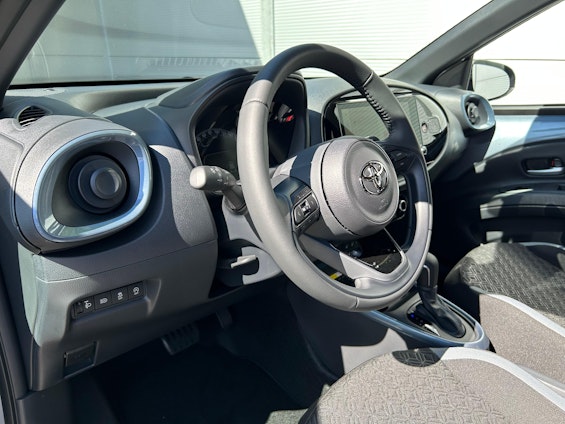 Vehicle image 7