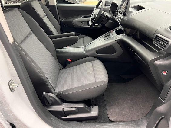 Vehicle image 12 Vehicle image 12