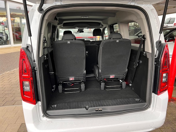 Vehicle image 6 Vehicle image 6