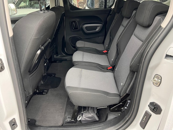 Vehicle image 10 Vehicle image 10