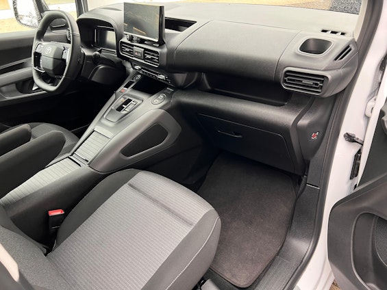 Vehicle image 13 Vehicle image 13