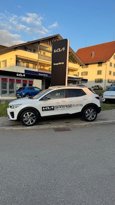 First vehicle image First vehicle image