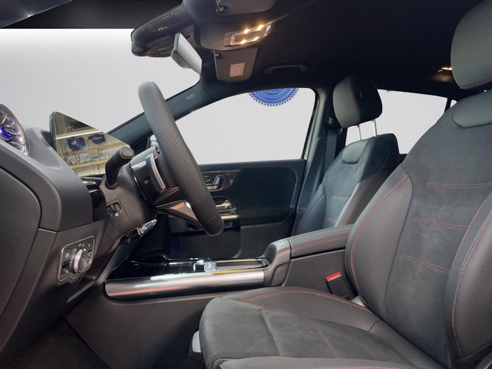 Vehicle image MERCEDES-BENZ GLA 250