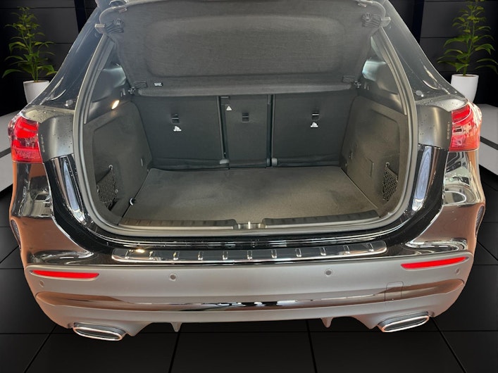 Vehicle image MERCEDES-BENZ GLA 250