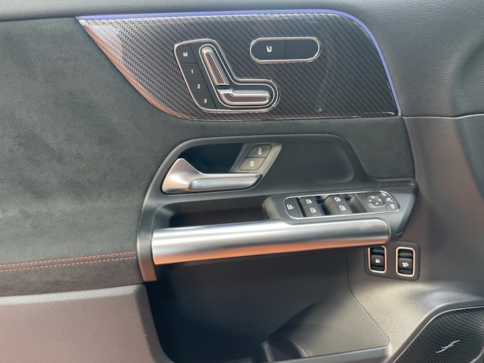 Vehicle image MERCEDES-BENZ GLA 250