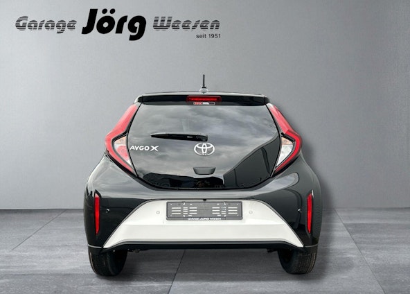 Vehicle image 4 Vehicle image 4