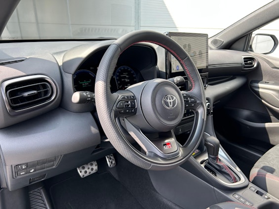 Vehicle image 7