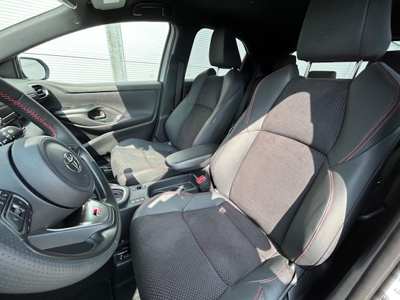 Vehicle image 6
