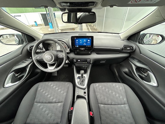 Vehicle image 5
