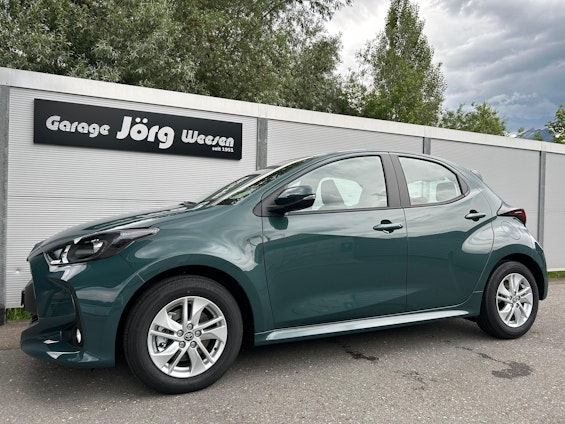 First vehicle image