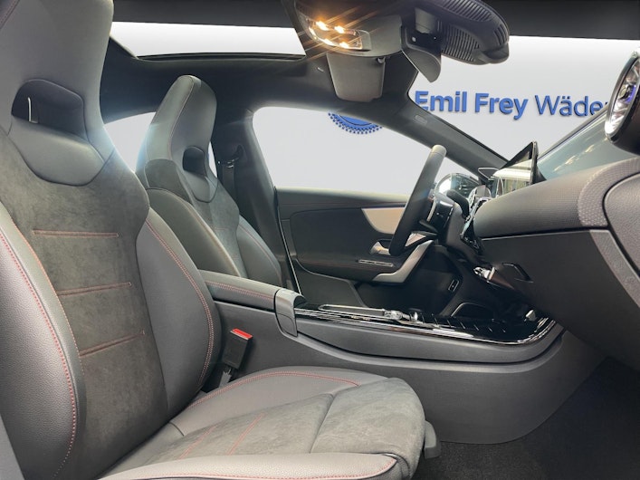 Vehicle image MERCEDES-BENZ CLA 200