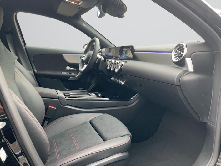 Vehicle image MERCEDES-BENZ A 200