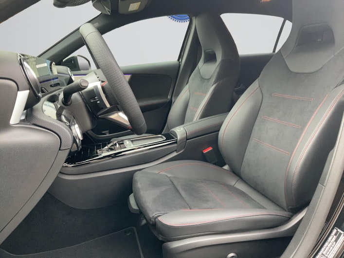 Vehicle image MERCEDES-BENZ A 200