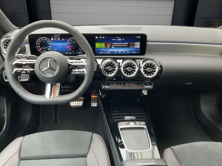 Vehicle image MERCEDES-BENZ A 200