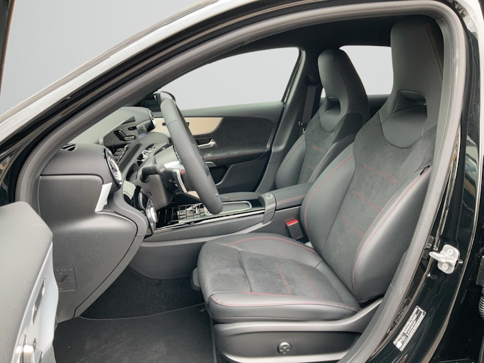 Vehicle image MERCEDES-BENZ A 200