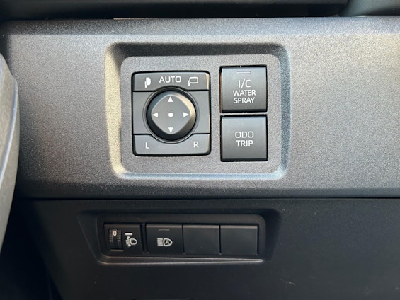 Vehicle image 28