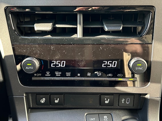 Vehicle image 24