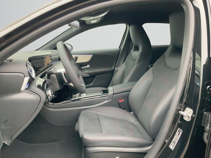 Vehicle image MERCEDES-BENZ A 220