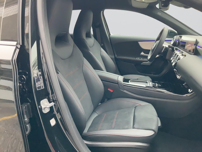 Vehicle image MERCEDES-BENZ A 220