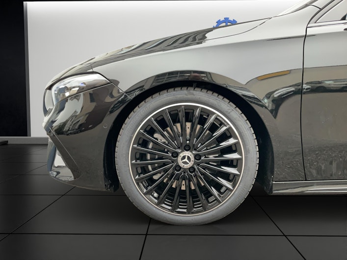 Vehicle image MERCEDES-BENZ A 220