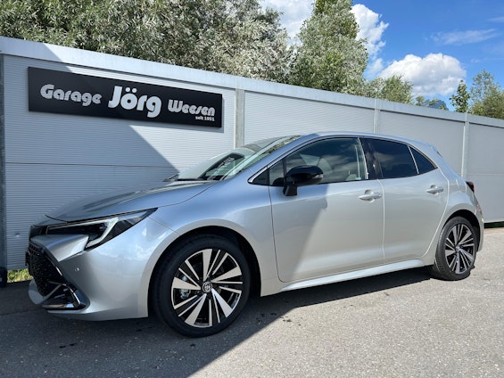 First vehicle image