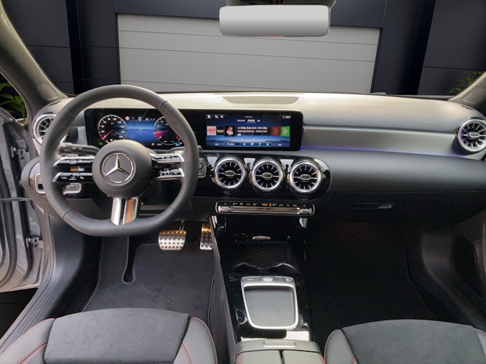 Vehicle image MERCEDES-BENZ A 200