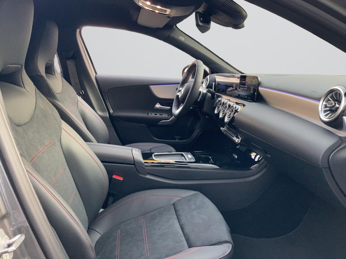 Vehicle image MERCEDES-BENZ A 200