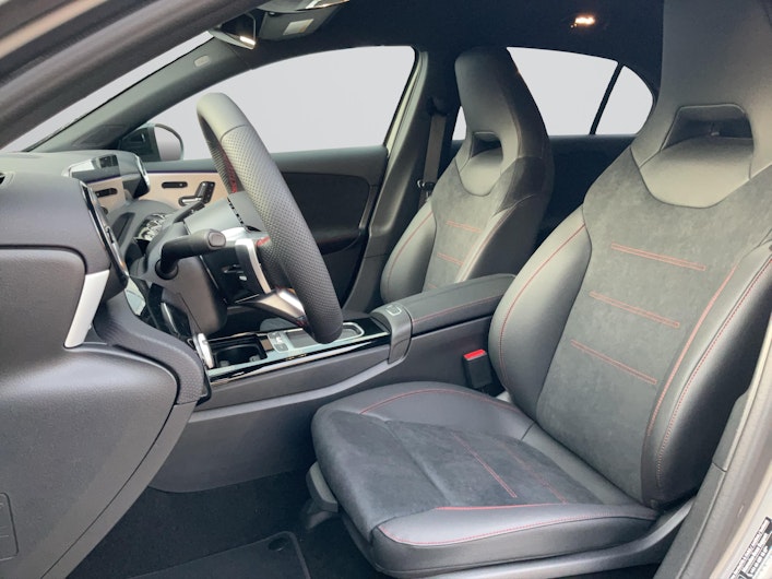 Vehicle image MERCEDES-BENZ A 200