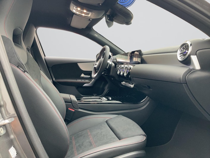 Vehicle image MERCEDES-BENZ A 200