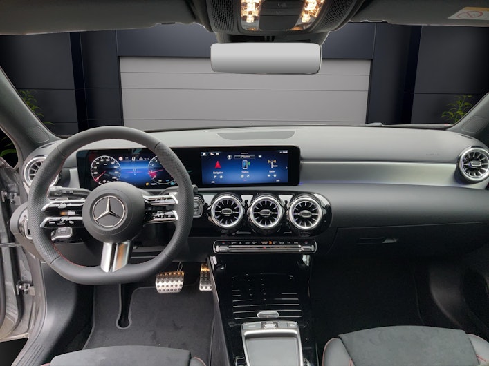 Vehicle image MERCEDES-BENZ A 200