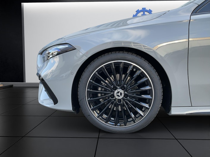 Vehicle image MERCEDES-BENZ A 200