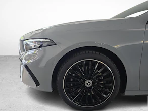 https://vehicle.imgix.net/3791377/8149c8a5-a2a8-4e9e-a395-a4684cbb6cc0.jpg